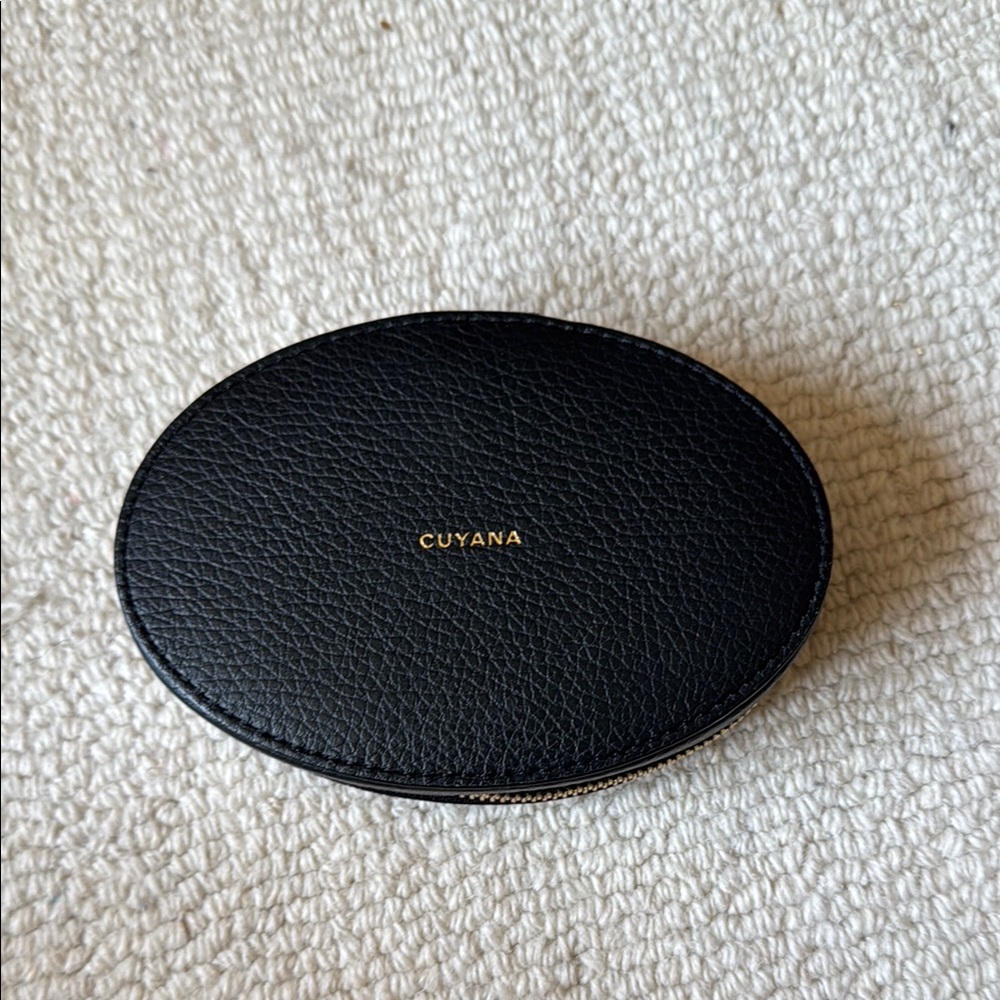 Cuyana Jeweley Case